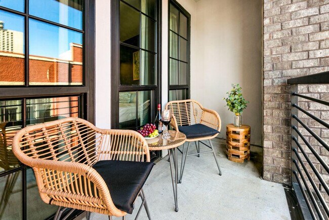 Photo - 611 Commerce St Unidad ID1267074P