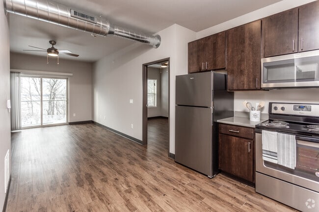1BR, 1BA - 654 SF