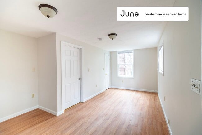 Photo - Room in Shared 4 bed/2 bath home Unidad D