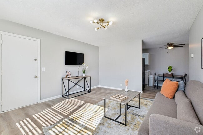 Building Photo - 600 Whispering Hills Dr Rental