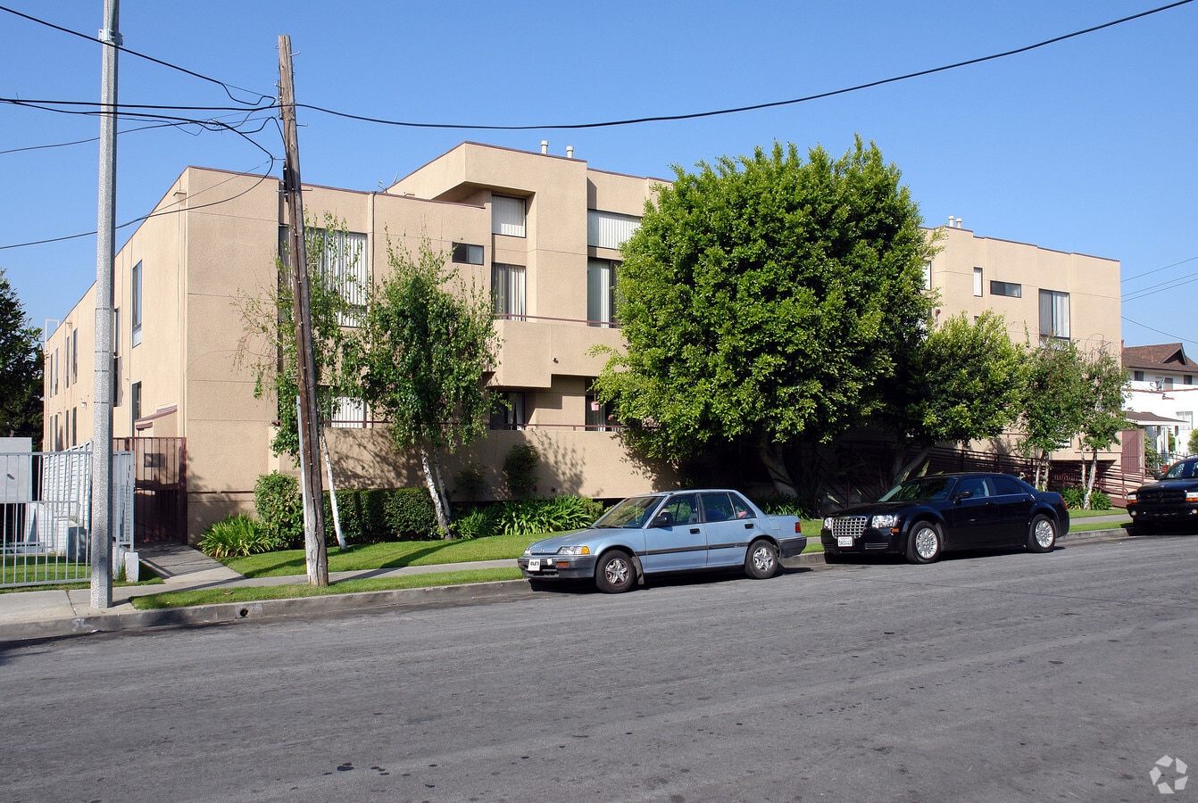 Photo - 319 N Market St Apartments