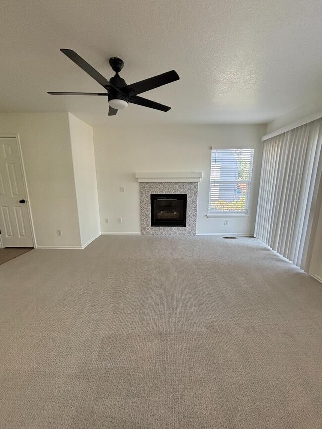 Photo - 9724 Queenscliffe Dr