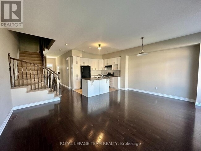 Photo - 940 Cobble Hill Dr