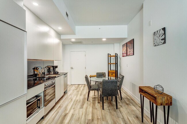 Photo - 2061 Rue Stanley Unit ID1353841P