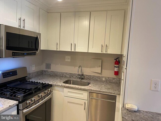 Photo - 950 25th St NW Unit 607-N