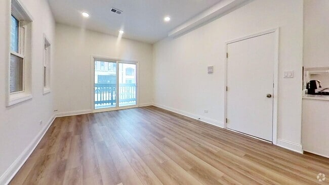 Building Photo - Raised First Floor Lincoln Park Two Bedroom Unit 1 Rental