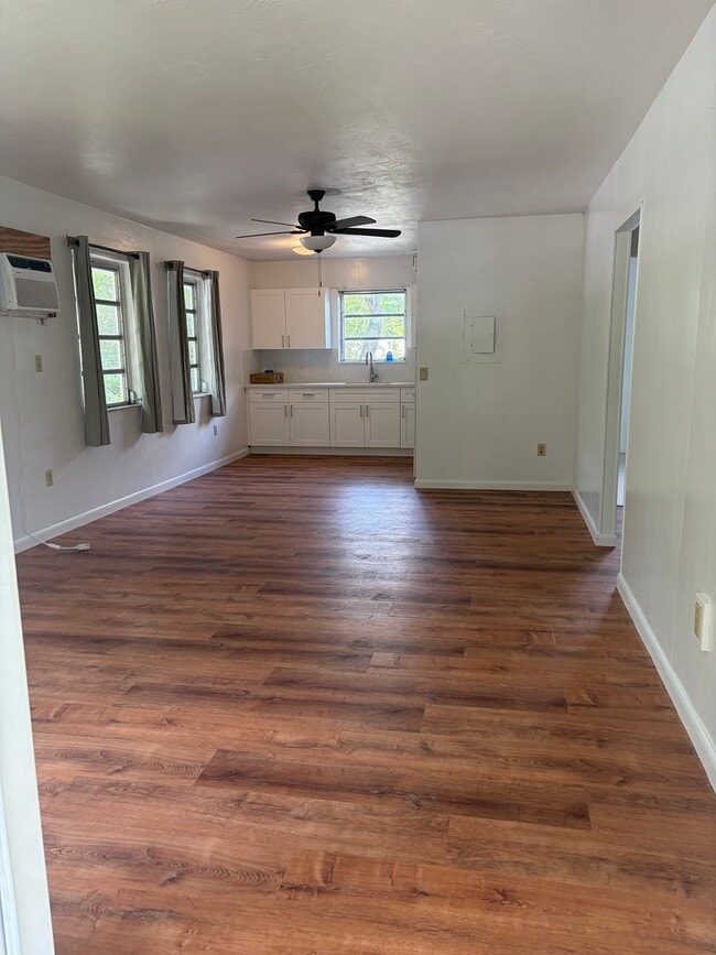 Photo - 117 N Bay Harbor Dr