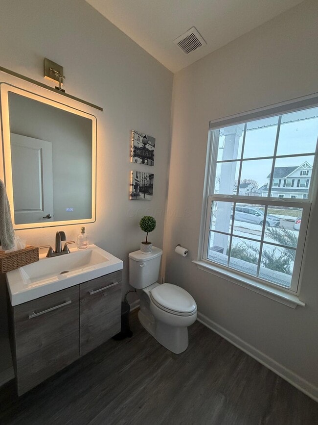 Photo - 585 Bermuda Way