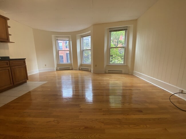 *Pictures are representative samples of the advertised unit. In some cases, the actual units you tou - 70 Pinckney St Unit 3T