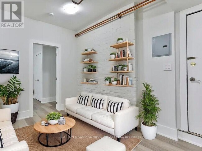 Photo - 915 St Clair Ave W Unit 2