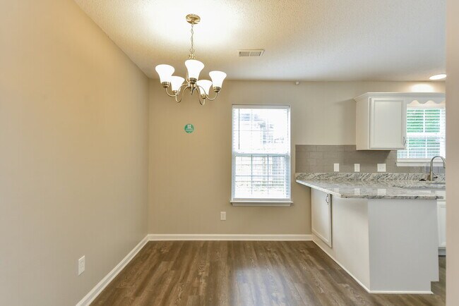 Photo - 712 Alisa Cove