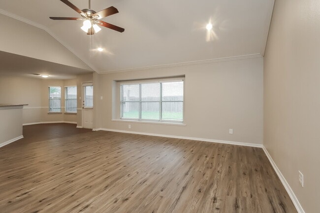 Photo - 302 Cedar Branch Dr