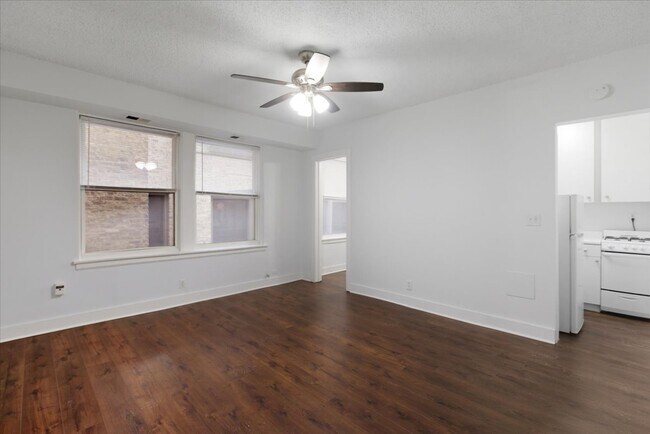 Photo - 3727 N Pine Grove Ave Unit 205