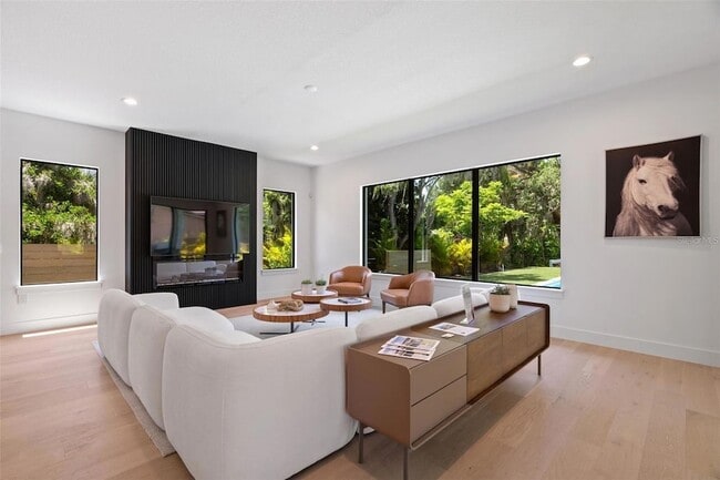 Photo - 6564 Lagoon St