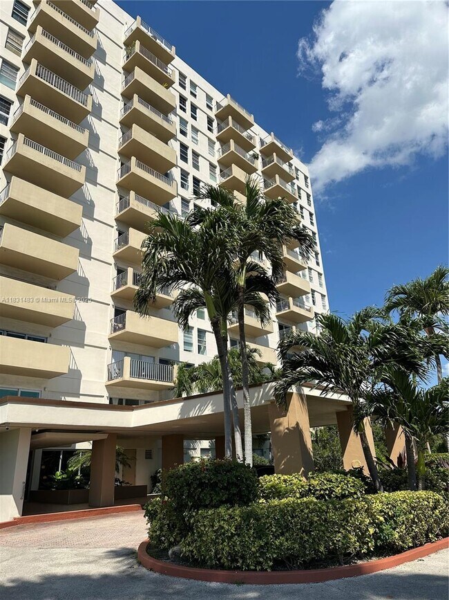 Building Photo - 880 NE 69th St Unit 7Q Rental