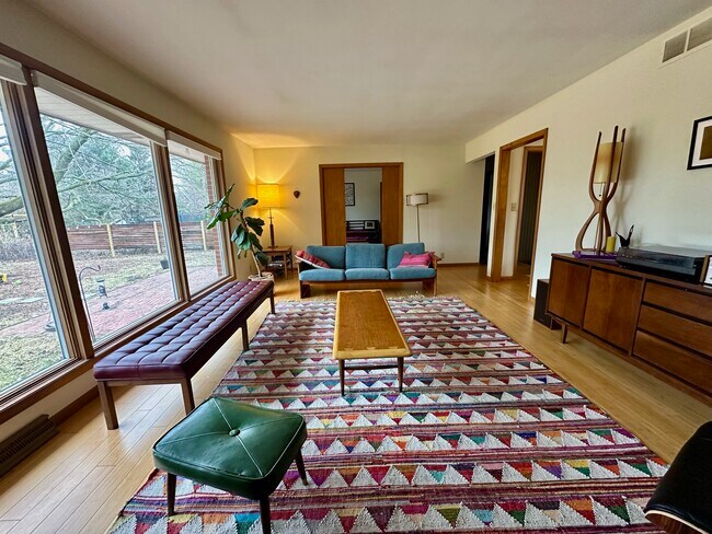 Photo - 1708 Pleasant St