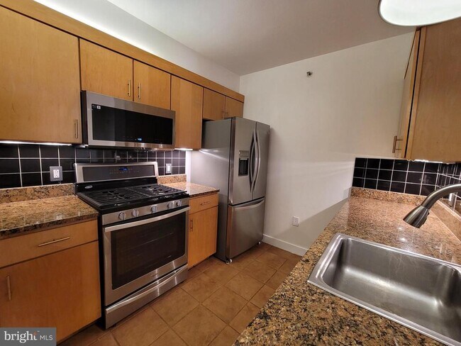 Photo - 616 E St NW Unit 1007