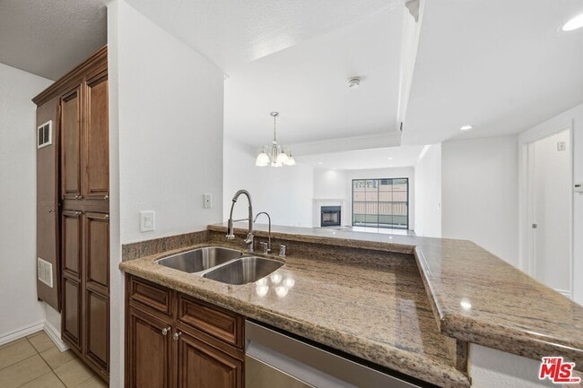 Photo - 909 Croft Ave