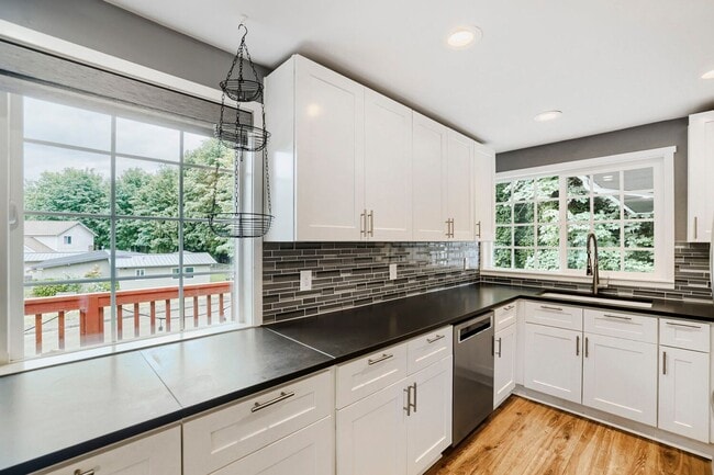Photo - Beautiful Mother-in-Law Style Home in Everett, WA!