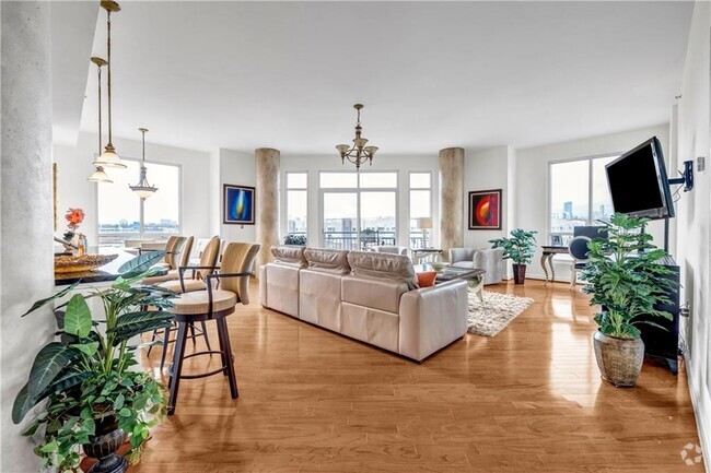 Building Photo - 711 Cosmopolitan Dr NE Unit 707 Rental