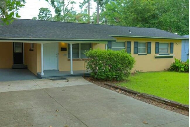 Building Photo - 406 Fairbanks Dr
