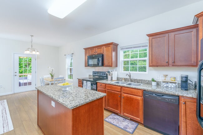Photo - 131 High Bluff Cir