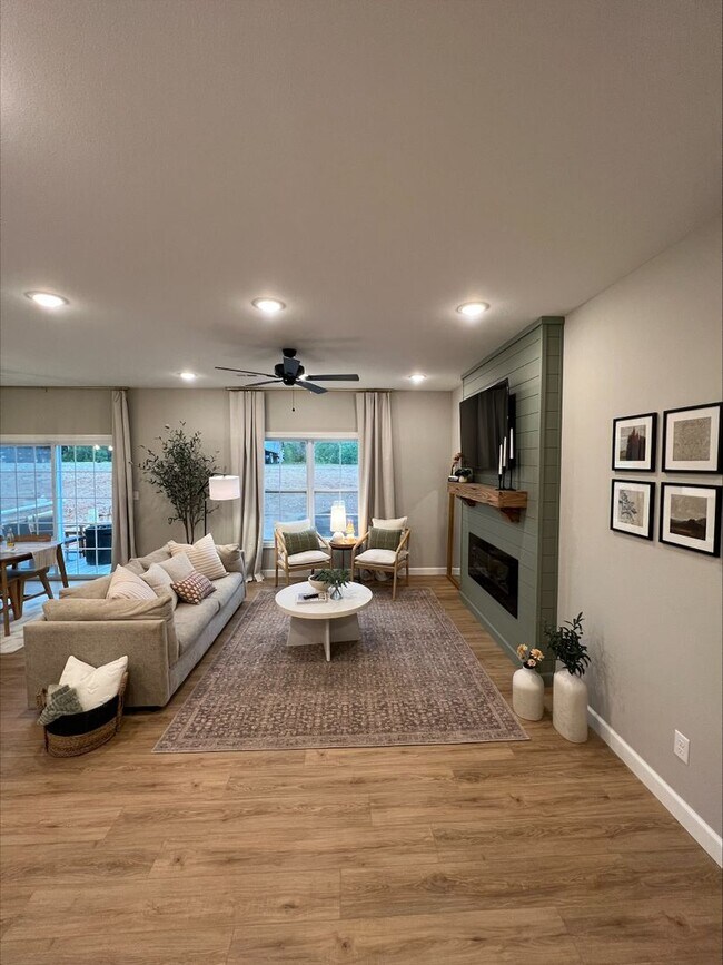 Photo - 7698-MF2-E4 Unit A