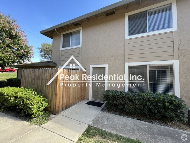 Building Photo - Spacious Carmichael 3bd/1.5ba Condo near M...
