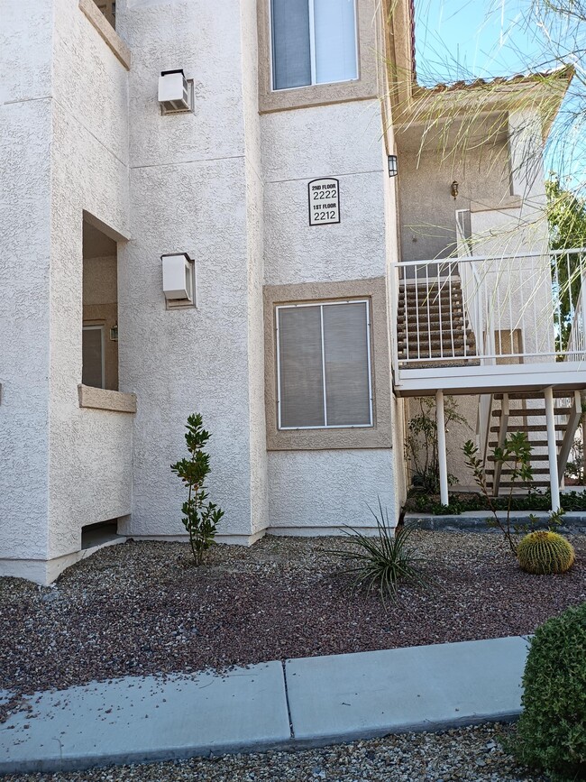 Building Photo - 855 N Stephanie St