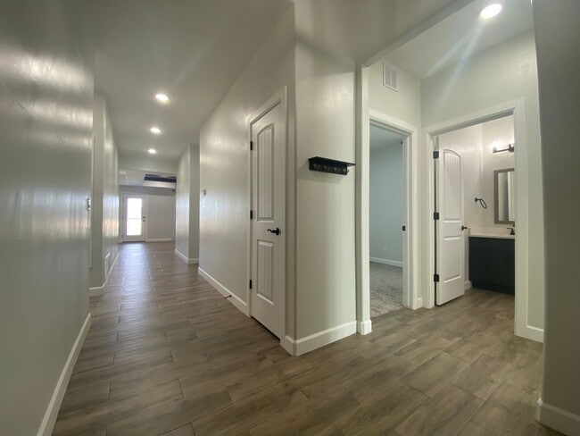 Photo - East El Paso 4 bed 2 bath Refrig A/C with gorgeous landscaping!