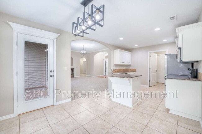 Photo - 1536 N Oakhaven Pl