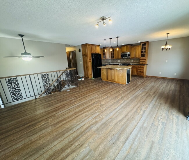 Photo - 7349 York Ave N