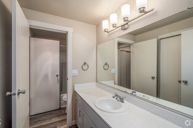 2 habitaciones, 1 baño - 925 pies cuadrados - Baño - Bennett Properties Inc. DBA Villa Bonita