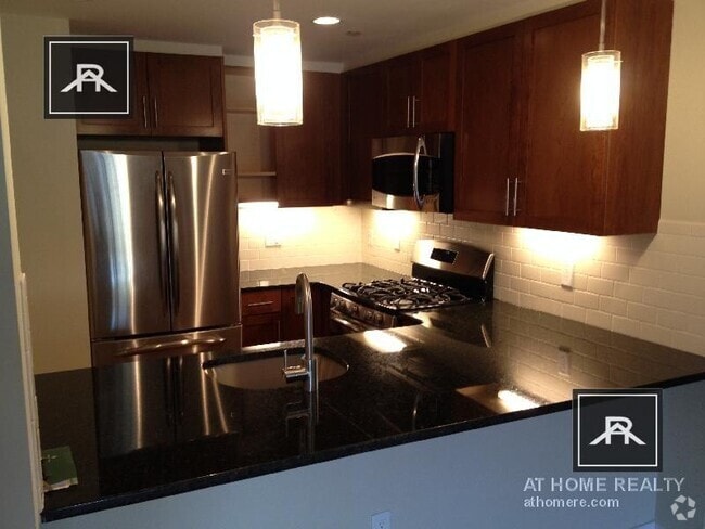 Building Photo - 2 bedroom in Chestnut Hill MA 02467 Unit 301 Rental