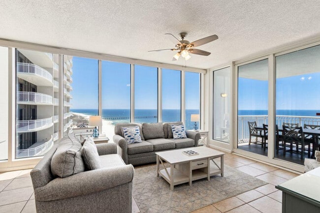 Building Photo - 527 E Beach Blvd Rental