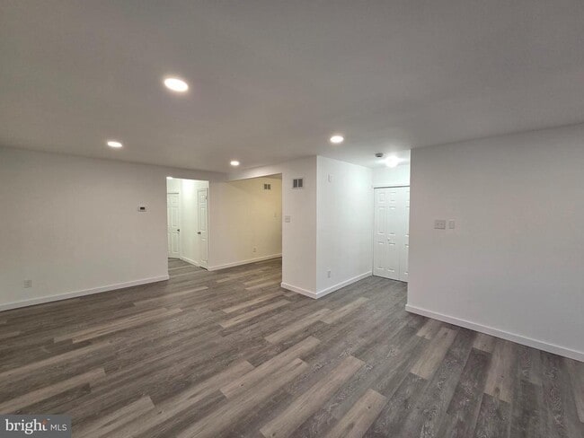 Photo - 8947 Alton St