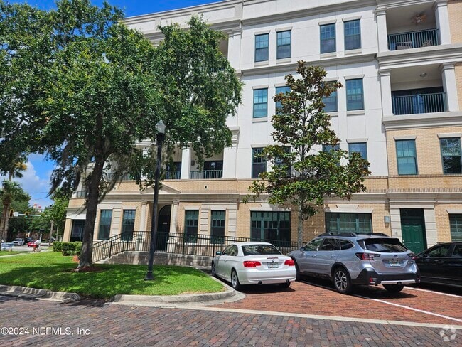 Building Photo - 1661 Riverside Ave Unit 208 Rental