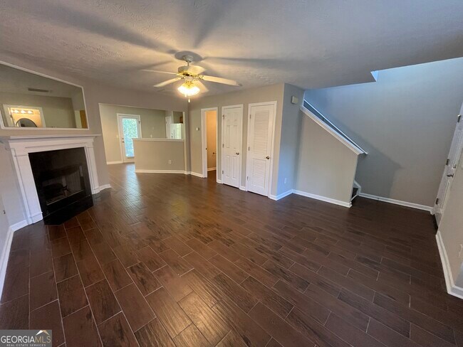 Photo - 4702 St James Way