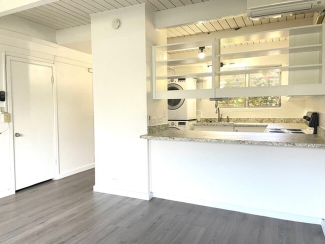 Building Photo - 2 Bedroom, 2 Bathroom, 1 Parking (Tropic G... Rental
