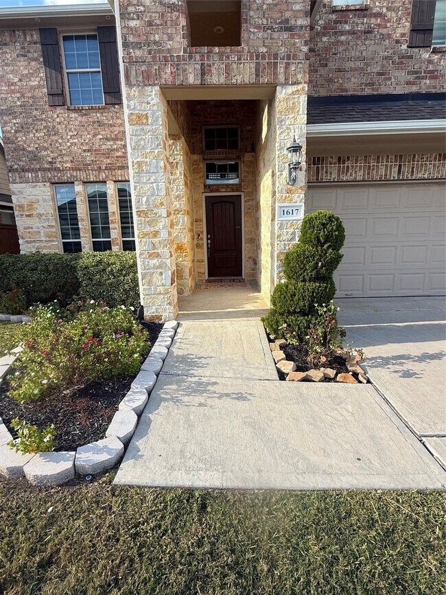 Photo - 1617 Darwin Cedar Dr