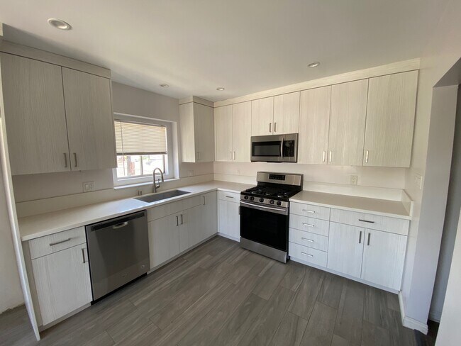 Photo - 1608 W Burbank Blvd Unidad a