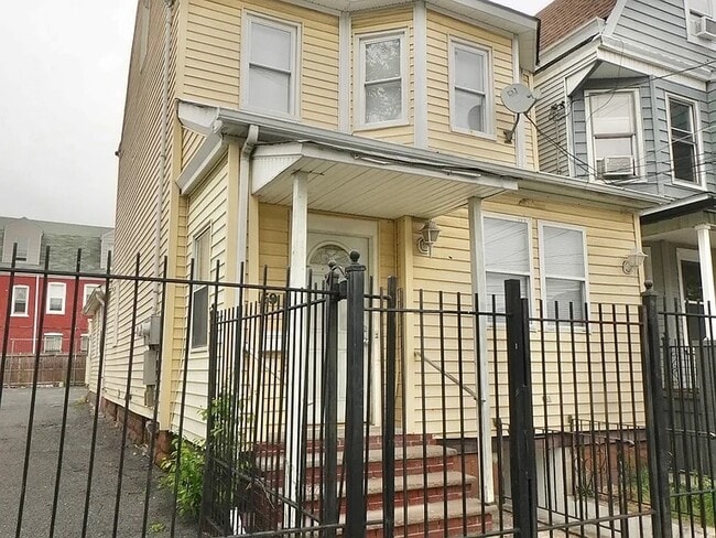 Building Photo - 159 Grafton Ave Rental