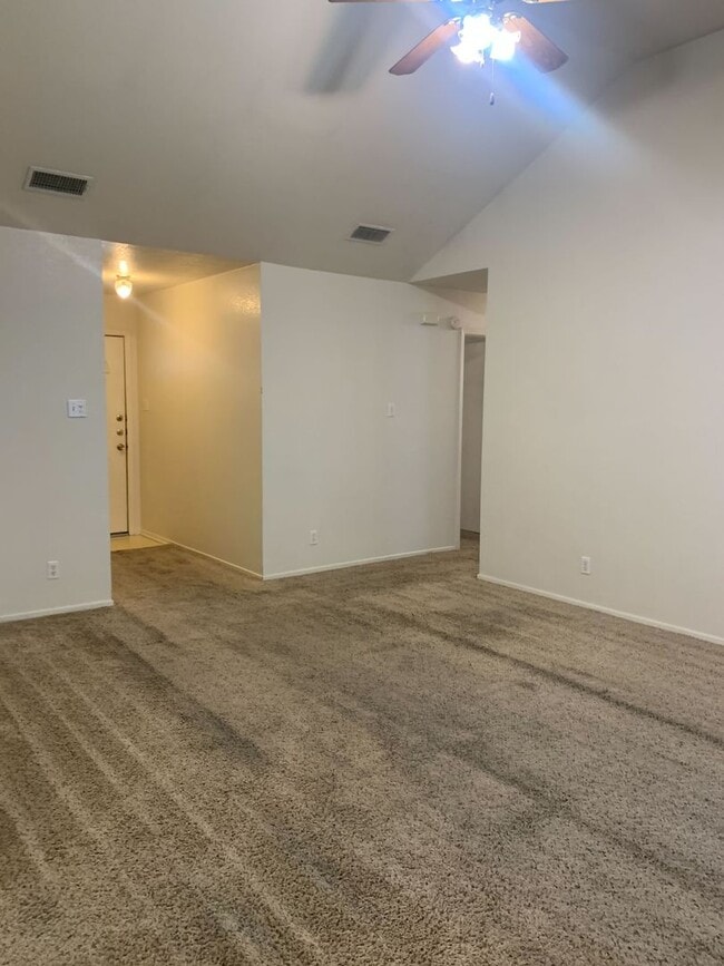Building Photo - 3 Bdrm 1.5 Bath 1 Car Garage Rental