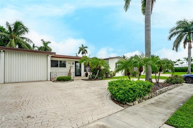 Photo - 919 SE 17th St