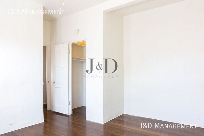 Photo - 2828 30th St