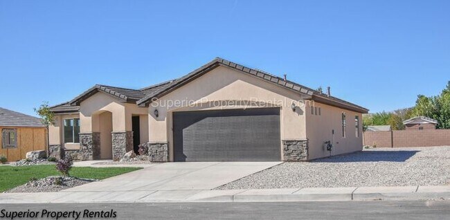 Photo - 4 bed, 2.5 bath home, 2 car garage with a large yard/ Pet friendly