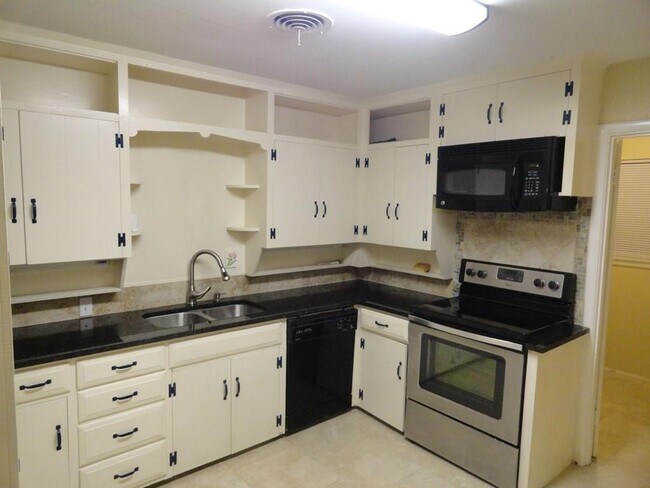 Photo - 1405 Robin Ln