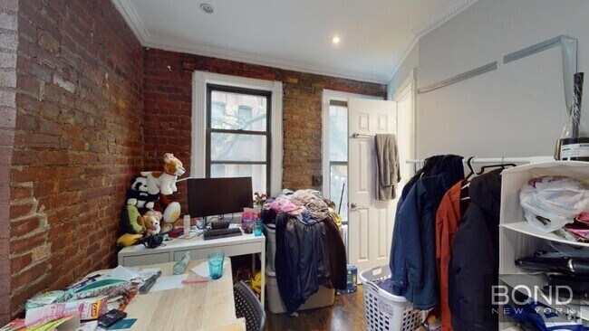 Building Photo - 416 E 13th St Unit 2E Rental