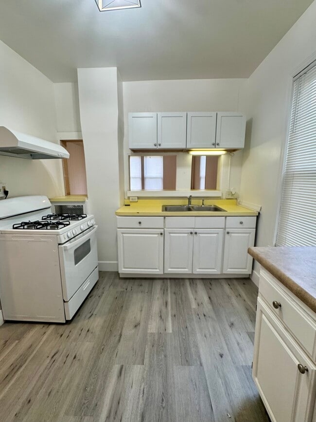 Photo - 2415 7th Ave