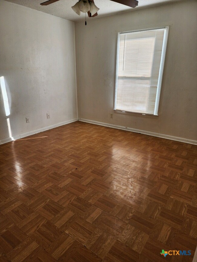 Photo - 1903 Poage Ave